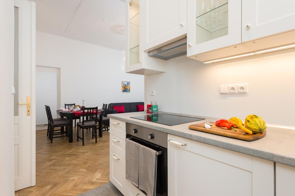 Love To Live Apartments ปราก ภายนอก รูปภาพ